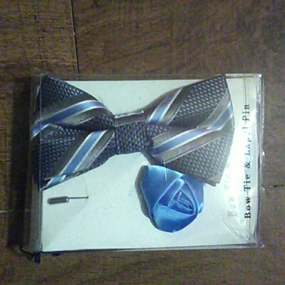 Bow tie & lapel pin